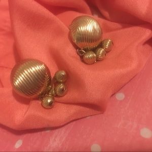 Vintage Sarah Coventry clip earrings